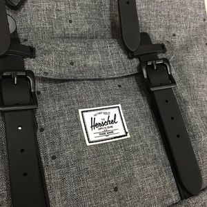 *NEW* HERSCHEL LIL AMER M SCTR RAVEN